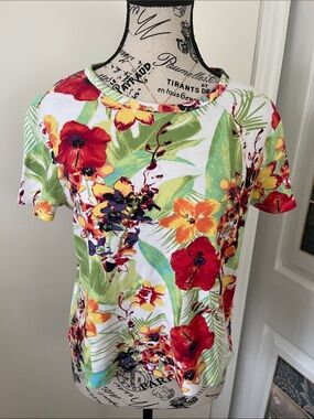 😃Westbound Multi-Color Floral Short Sleeve Tee